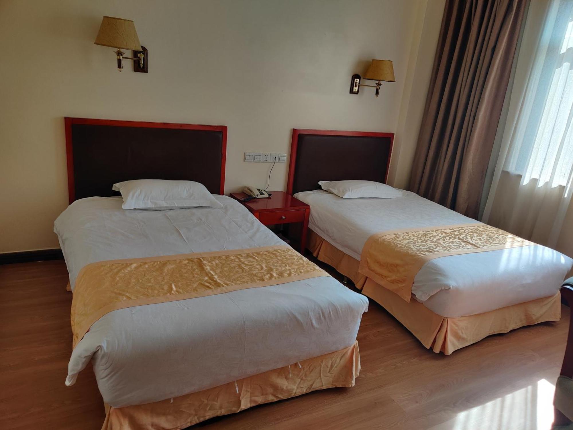Soluxe Club International Hotel Найроби Экстерьер фото