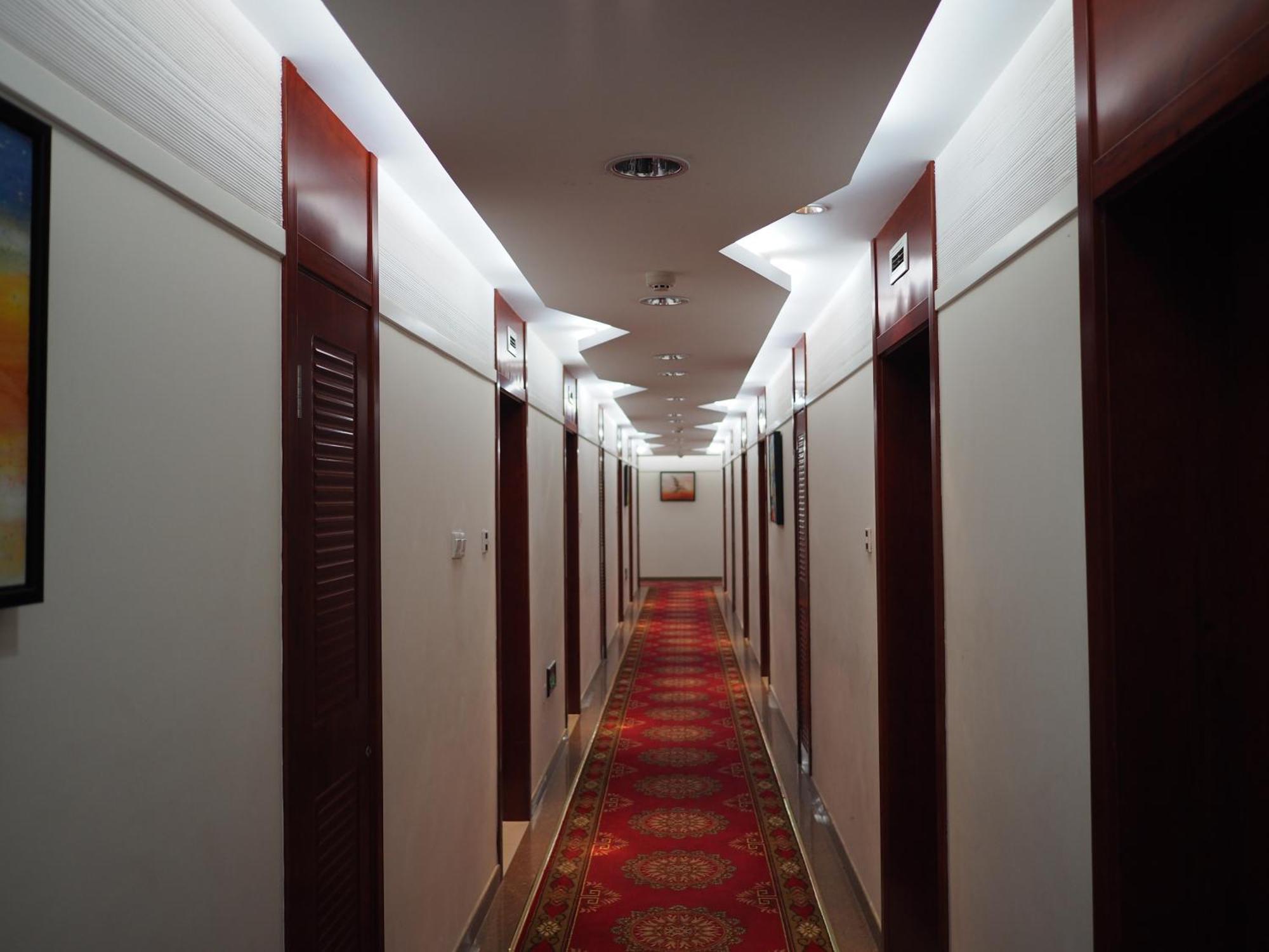 Soluxe Club International Hotel Найроби Экстерьер фото