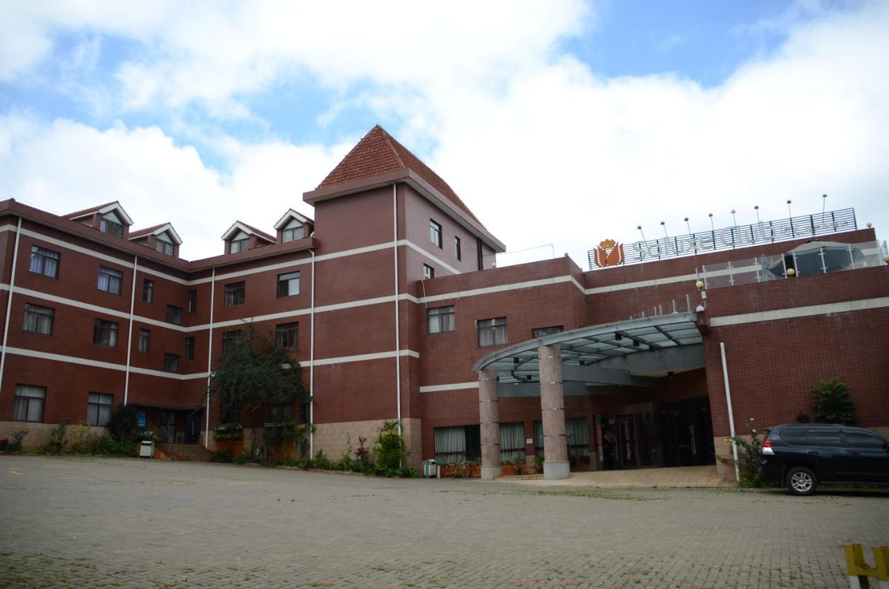Soluxe Club International Hotel Найроби Экстерьер фото